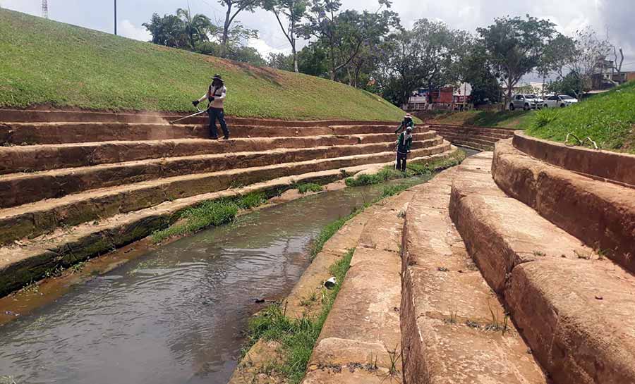 Parceria entre Deracre e Iapen garante limpeza no Parque da Maternidade em Rio Branco