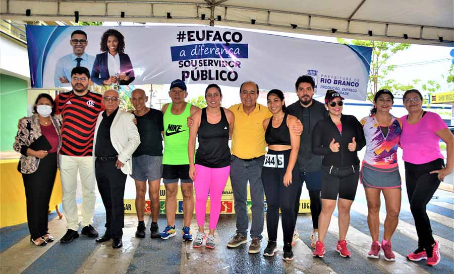 Prefeitura de Rio Branco encerra Dia do Servidor com corrida e homenagem a servidores antigos