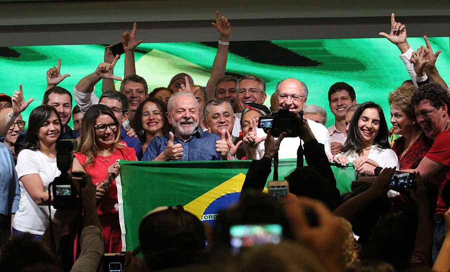 No primeiro discurso, Lula diz que combate à miséria é sua missão