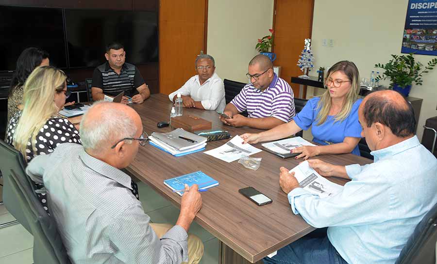 Prefeito se reúne com equipe para dar início ao Prêmio Bacurau em Direitos Humanos