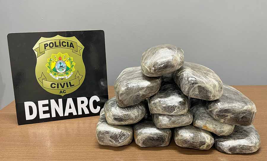 Após denúncia anônima, polícia apreende 12 kg de cocaína em ônibus que saiu de Cruzeiro do Sul