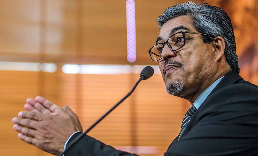 Edvaldo Magalhães vota contrário ao projeto que aumenta o ICMS da luz e dos combustíveis