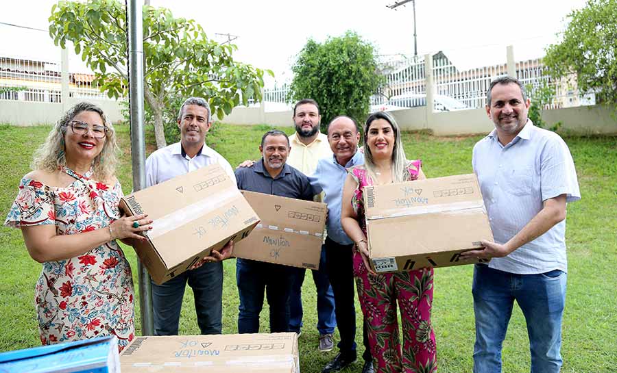 Policlínica Barral y Barral e Centro de Atendimento ao Autista Mundo Azul recebem computadores