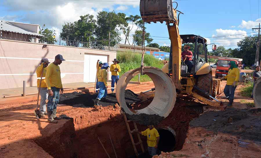 Prefeitura de Rio Branco executa obras de drenagem na Travessa da Serra no bairro Nova Esperança