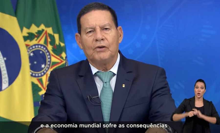 Filhos de Bolsonaro e apoiadores criticam discurso de Mourão