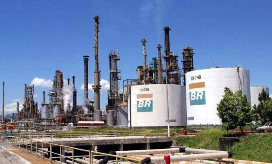 Pequenos grupos tentam bloquear refinarias da Petrobras, mas fracassam