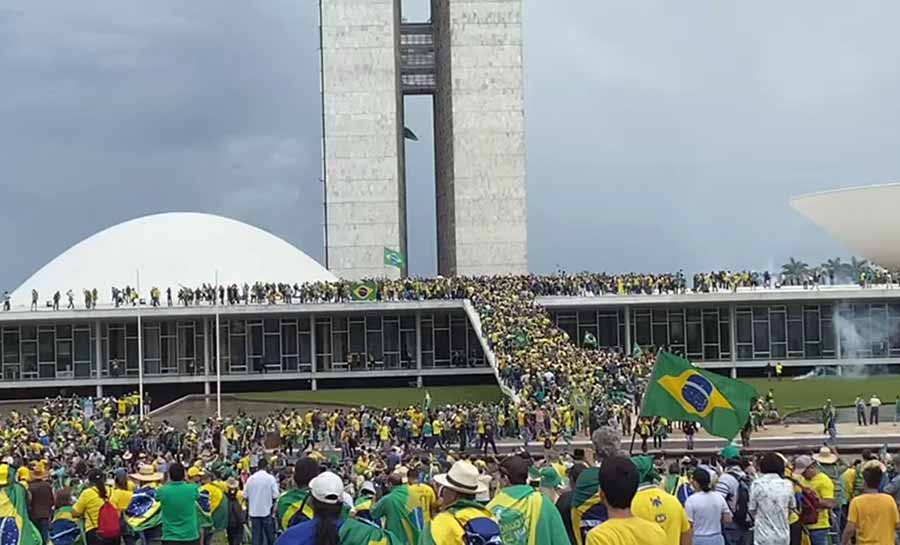 Governador do AC e instituições se pronunciam após invasões ao Congresso Nacional, Palácio do Planalto e STF, em Brasília