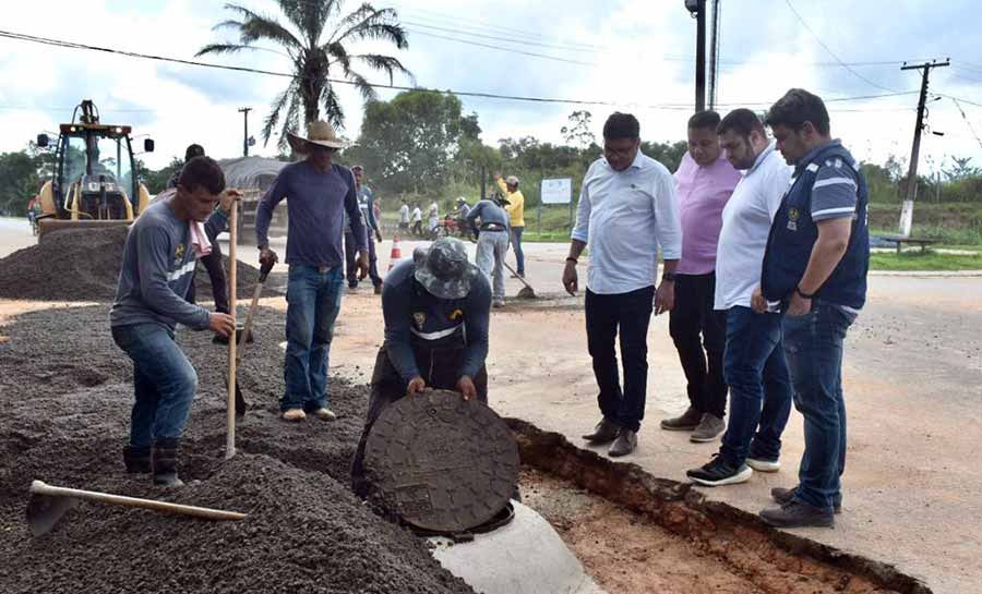 Estado vistoria obras na Secom, rodoviária e Avenida Brasil em Sena Madureira