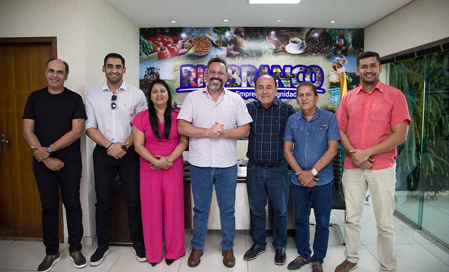 Prefeito de Rio Branco recebe visita do senador Alan Rick