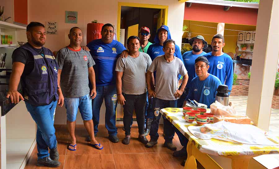 Moradores do Cidade do Povo oferecem café da manhã para agradecer por serviços no bairro