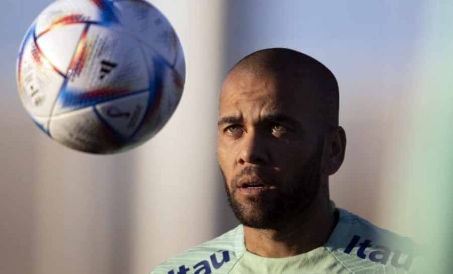 TV: Daniel Alves presta depoimento e pode ser preso preventivamente