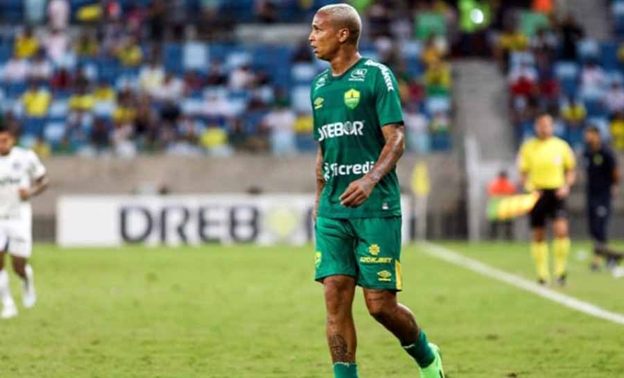 Após celebrar título do Palmeiras, Deyverson é punido pelo Cuiabá