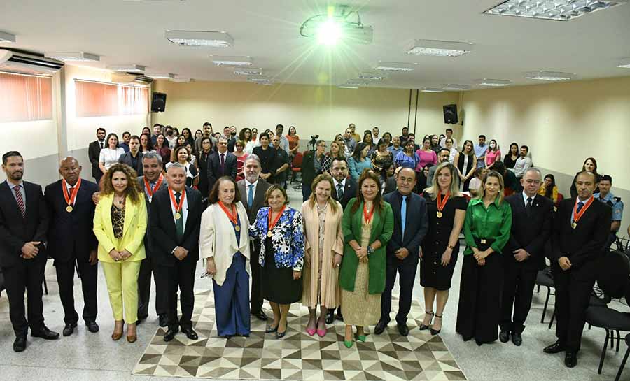 Prefeito de Rio Branco prestigia cerimônia de despedida da desembargadora-diretora à frente da Escola do Poder Judiciário