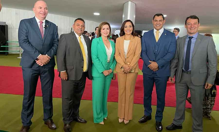 “Momento de celebrar a união pelo Acre”, diz vice-governadora Mailza na posse dos deputados federais acreanos