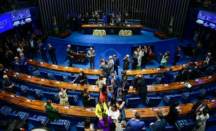 Suplentes assumem vagas deixadas por ministros do governo Lula