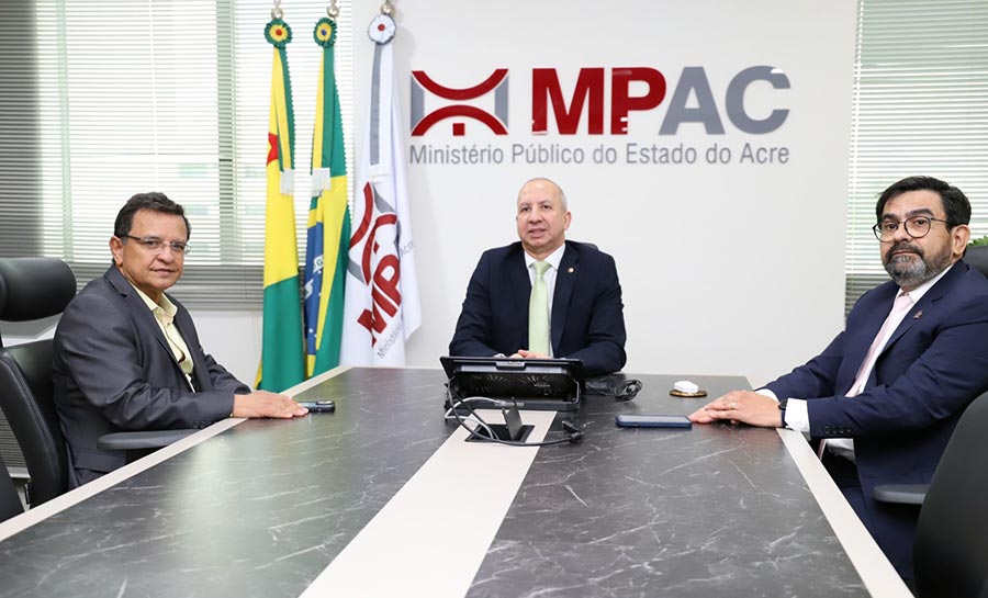 Gonzaga visita procurador-geral e coloca Aleac à disposição do MP/AC e povo acreano