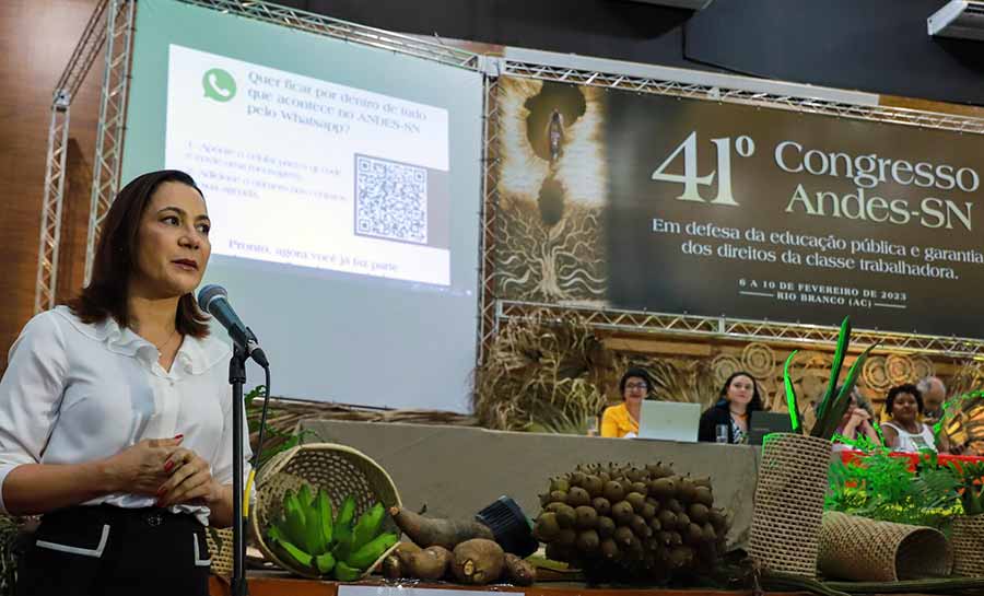 Governadora em exercício Mailza prestigia congresso nacional de docentes na Ufac