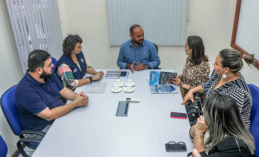 Governadora em exercício Mailza visita Fundhacre e reafirma compromisso do Estado com a saúde pública