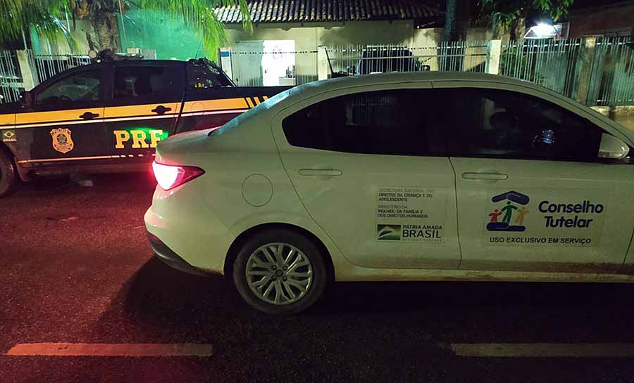 Em operação, PRF resgata adolescentes vítimas de exploração sexual, prende homem e apreende arma de fogo no AC