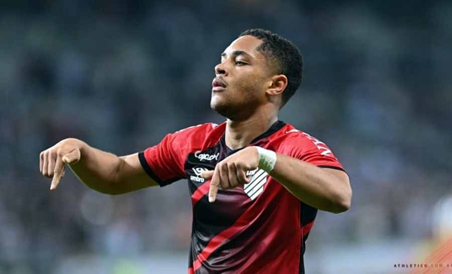 Barcelona teme PSG e aposta na ‘fórmula’ Mbappé para ter Vitor Roque