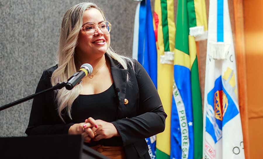 Dra. Michelle Melo comemora aumento salarial da educação: “é uma conquista de todos nós!”