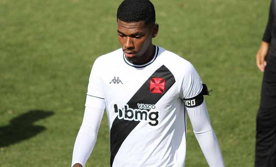 Zagueiro ‘some’ e não responde proposta do Vasco por renovação