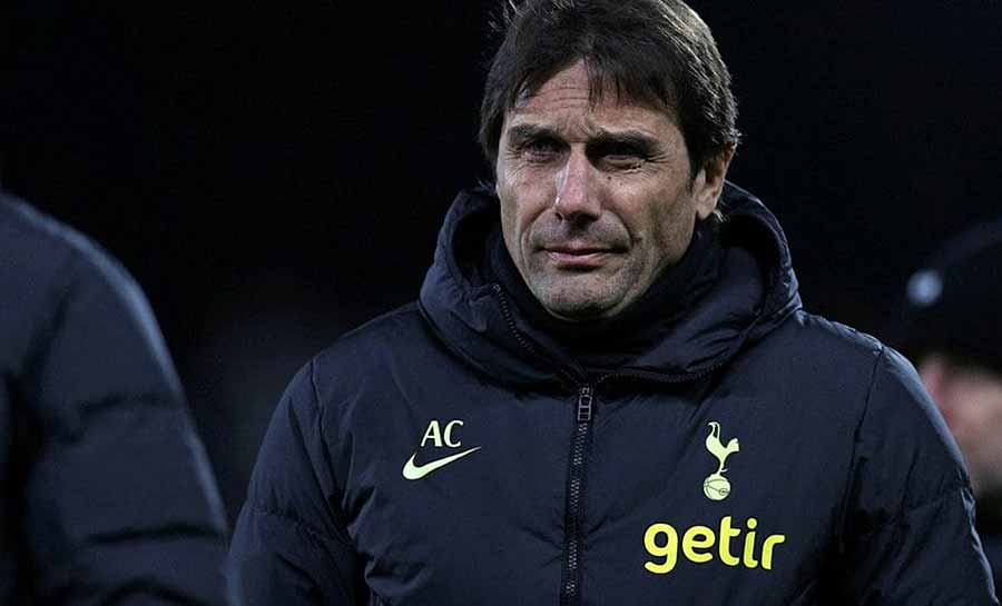 Após serem ofendidos, jogadores do Tottenham querem saída de Conte