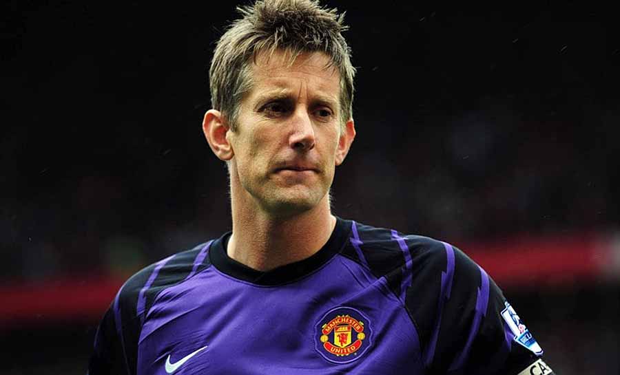 Ex-goleiro Van der Sar é atacado ao tentar volta de assediador ao Ajax