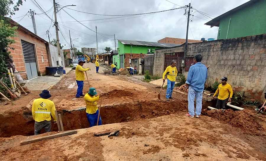 Prefeitura executa obra na rua principal do conjunto habitacional Vila Betel ll