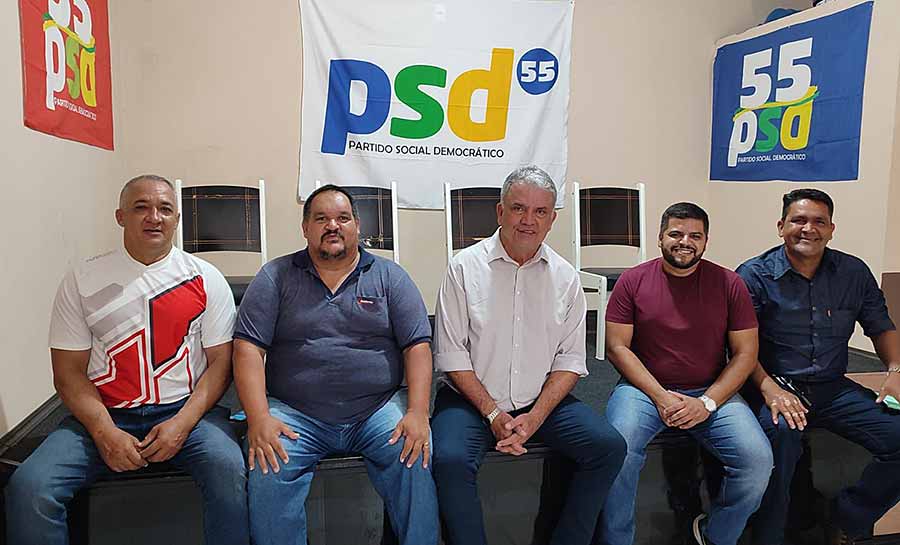 Petecão visita região do Juruá para entregar maquinários e inaugurar obras