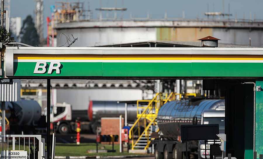 Preço do diesel cai R$ 0,18 nas distribuidoras, nesta quinta-feira