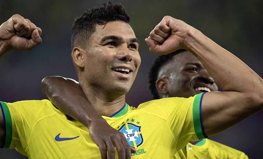 Casemiro exalta Ancelotti, mas pede respeito com Ramon Menezes