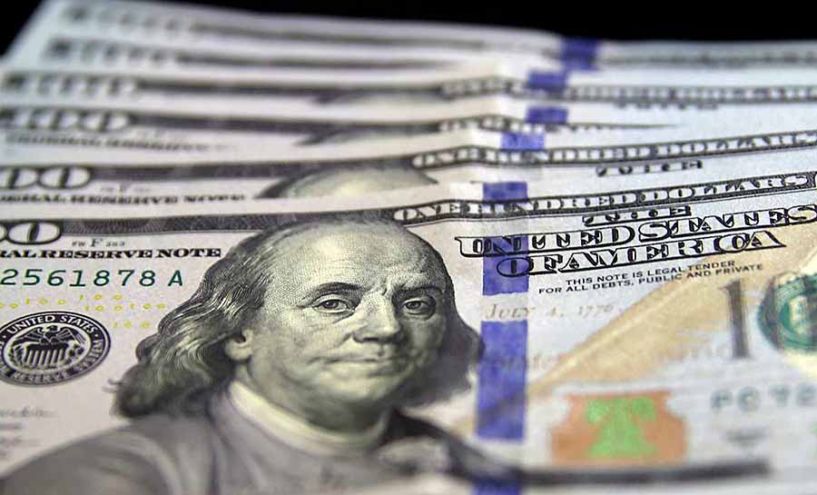 Dólar cai para R$ 5,16 e fecha no menor valor em 20 dias