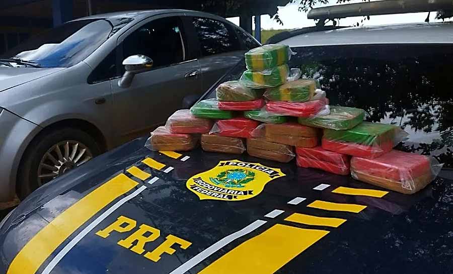 No interior do AC, PRF apreende 28kg de pasta base de cocaína em veículo na BR-364