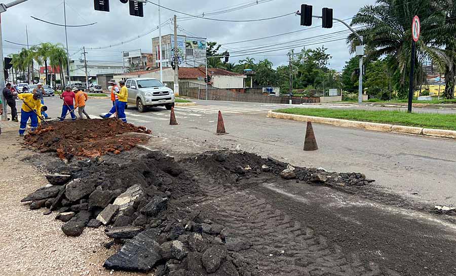 Prefeitura de Rio Branco realiza manutenção na Avenida Ceará, Estrada de Porto Acre e Rua Epaminondas Jácome