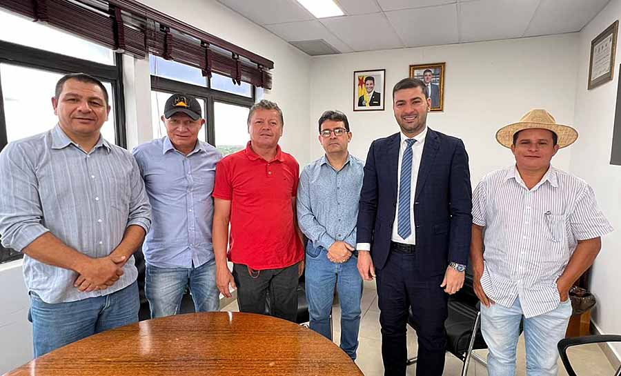 Recebidos por Nicolau na ALEAC, vereadores de Epitaciolândia pedem apoio para recuperação de ramais