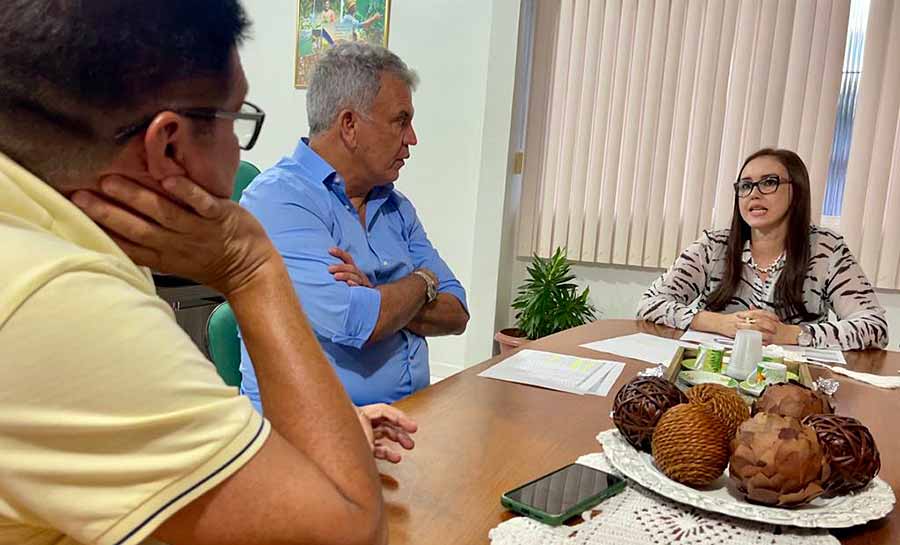 Petecão visita superintendência da Conab no Acre para tratar de PAA