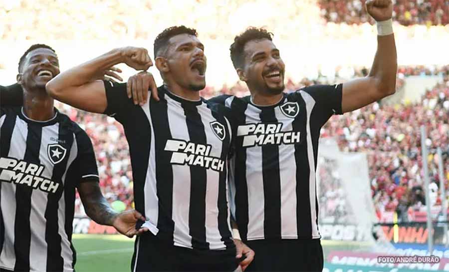 Vitória de líder! Botafogo vence o Flamengo em jogão e assume a ponta do Brasileiro