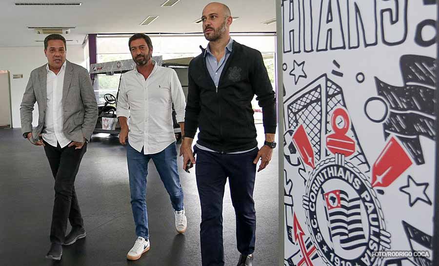 Bastidores: Luxemburgo passou por entrevista no Corinthians e teve apoio de Renato Augusto