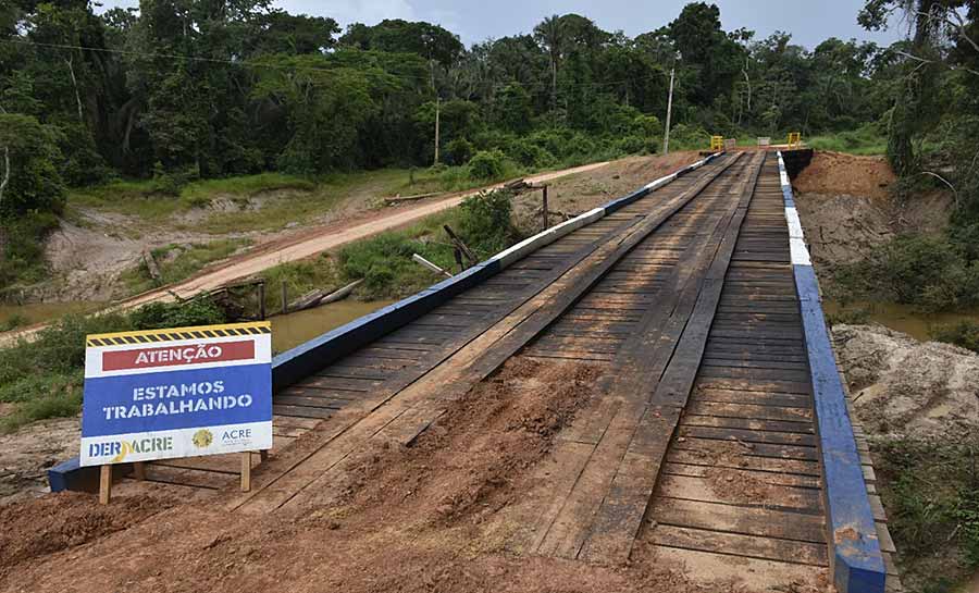 Governo do Acre recebe recursos para pavimentação de ramais, construção de ponte e continuidade de grandes obras