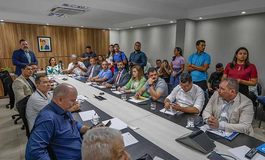 Em reunião com a equipe de governo, Alan Rick apresenta ações da Bancada Federal e alinha execução das emendas parlamentares