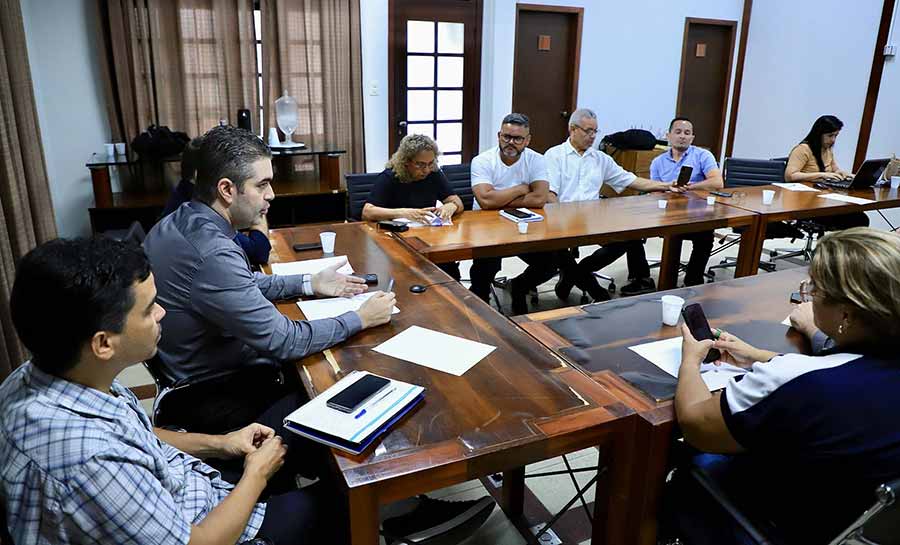 Governo se reúne com sindicatos da Saúde para discutir reajuste dos plantões dos técnicos