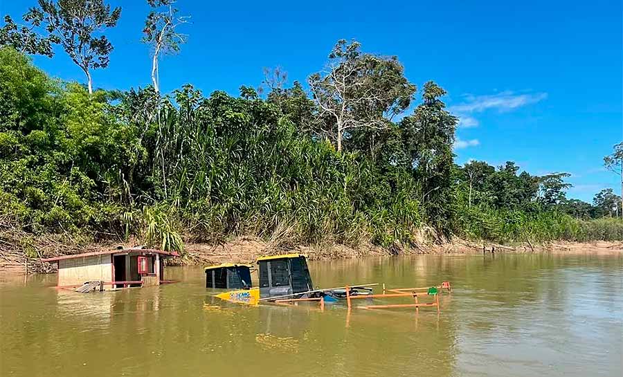 Com seca de rio, cidade isolada do AC tem risco de desabastecimento de insumos e alimentos