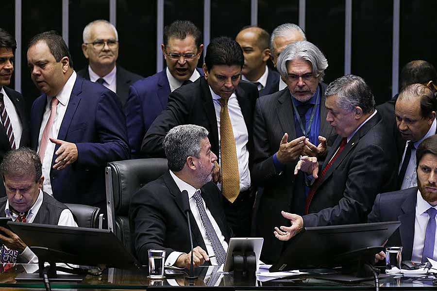 Câmara concluirá votação de novas regras fiscais nesta quarta-feira