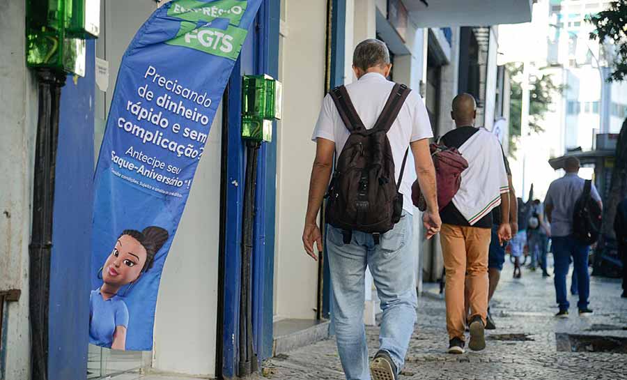 Milhões de brasileiros têm dificuldades de pagar suas dívidas