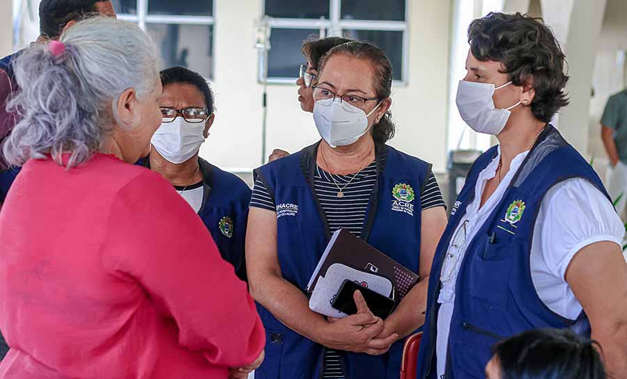 Fundhacre recebe prefeita de Cobija e aborda serviço em saúde fornecido ao país vizinho