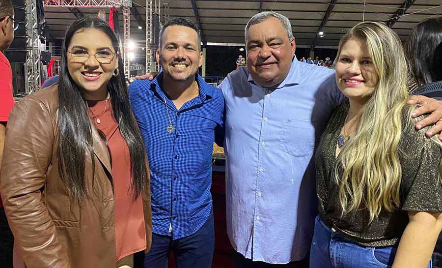 Prefeito Mazinho Serafim é convidado a abrir festa de rodeio em Sena Madureira que trouxe a dupla Bruno e Barreto