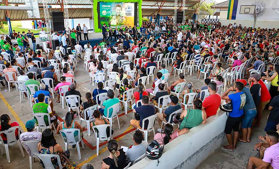 Governo do Estado beneficia 768 famílias de Mâncio Lima com a entrega de títulos definitivos