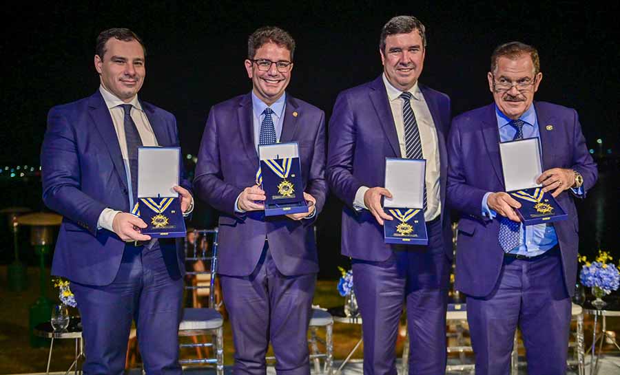 Governador é homenageado com medalha da Associação Nacional dos Procuradores