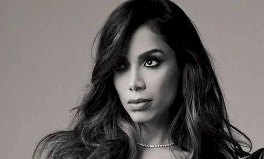 Produtor musical critica Anitta: “Se tiver que tirar a calcinha …”